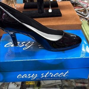 Easy Street Women's Black Pumps